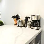 317-3D New Modern 1Br W&D