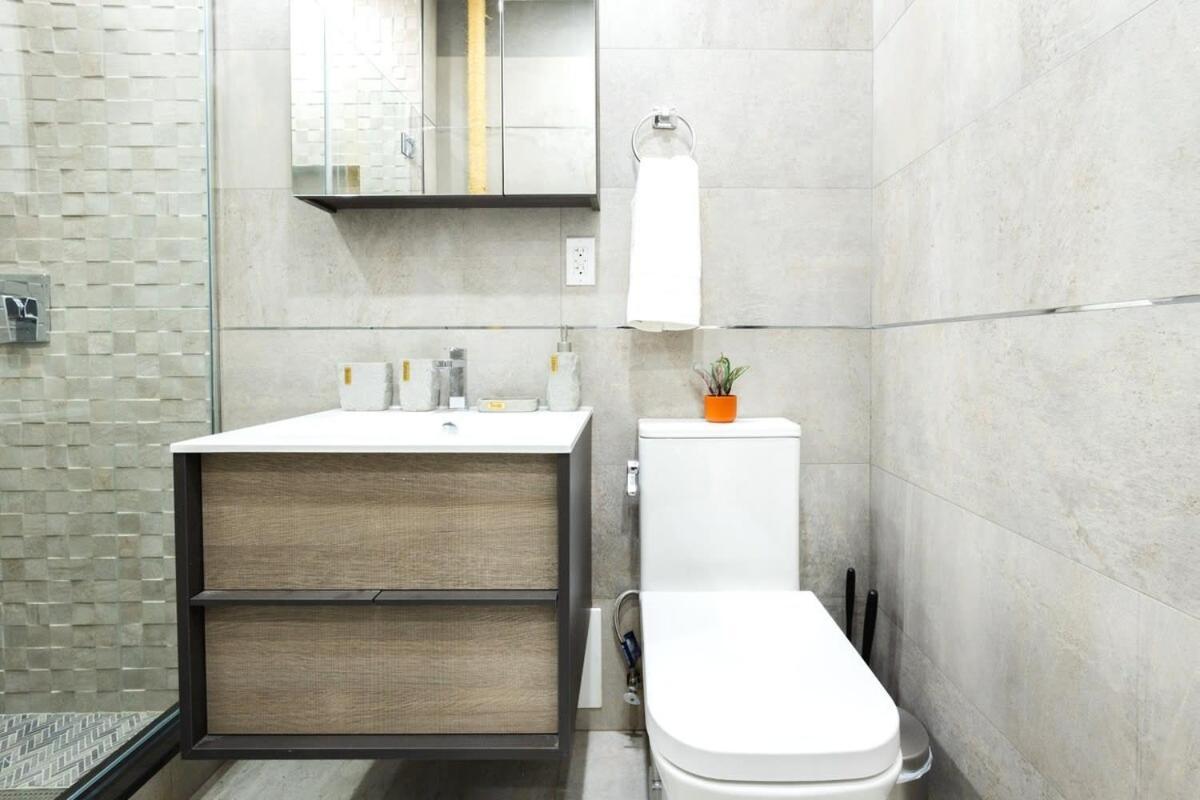 Apartment 317-3d New Modern 1br W&d